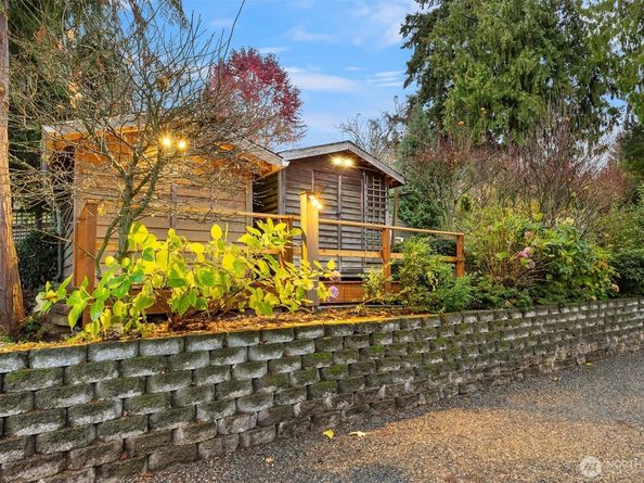 9986 NE Ewing Street, Bainbridge Island WA 98110