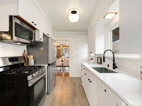 7722 18th Avenue NE, Seattle WA 98115