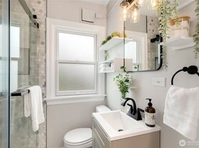 7722 18th Avenue NE, Seattle WA 98115