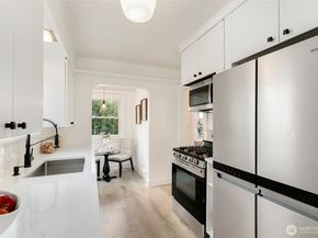 7722 18th Avenue NE, Seattle WA 98115