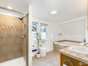 7722 18th Avenue NE, Seattle WA 98115