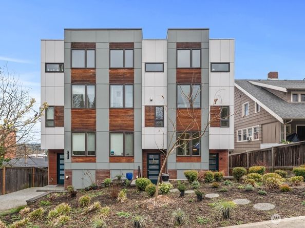 9266 50th Avenue S C, Seattle WA 98118