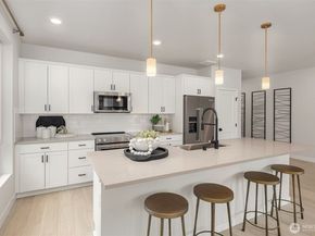 6949 NE 184th Lane 212, Kenmore WA 98028