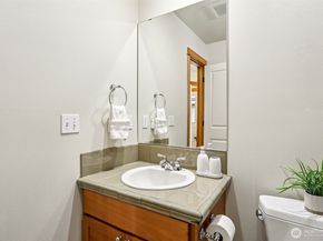 1939 10th Avenue W B, Seattle WA 98119