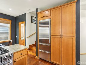 1939 10th Avenue W B, Seattle WA 98119