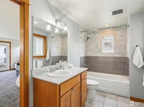 1939 10th Avenue W B, Seattle WA 98119