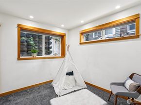 1939 10th Avenue W B, Seattle WA 98119
