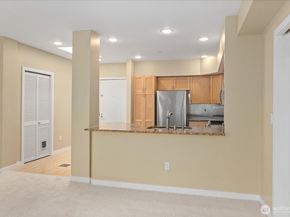 925 110th Avenue NE PH05, Bellevue WA 98004
