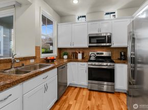 6224 188 Place NE 101, Redmond WA 98052