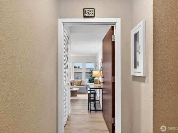6547 42nd Avenue SW 303, Seattle WA 98136