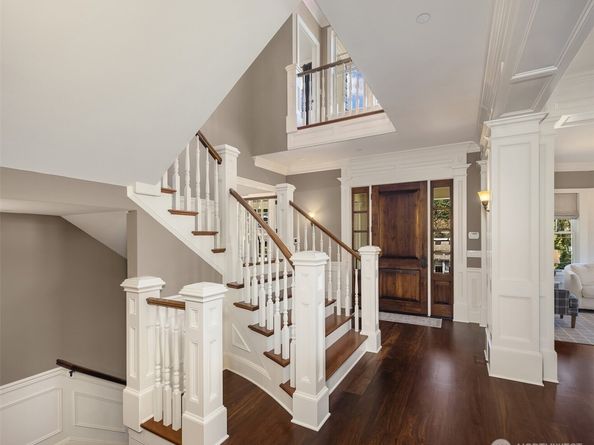2212 77th Avenue SE, Mercer Island WA 98040