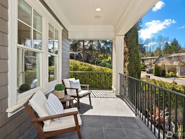 2212 77th Avenue SE, Mercer Island WA 98040