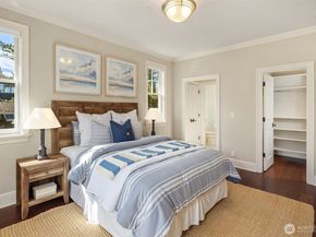 2212 77th Avenue SE, Mercer Island WA 98040