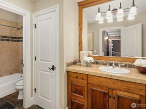 2212 77th Avenue SE, Mercer Island WA 98040