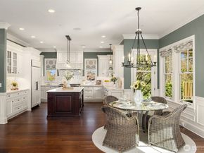 2212 77th Avenue SE, Mercer Island WA 98040