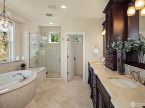 2212 77th Avenue SE, Mercer Island WA 98040