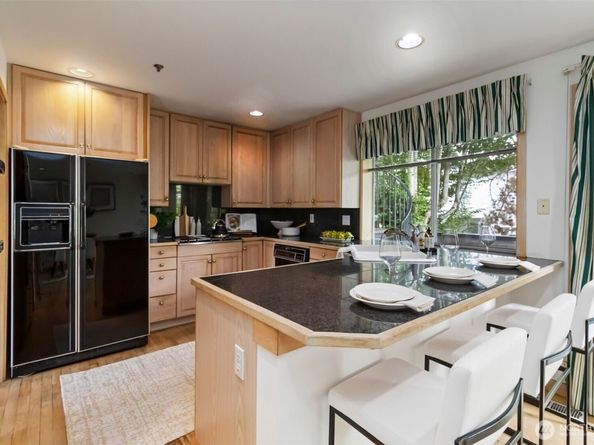 10135 NE 64th Street A, Kirkland WA 98033