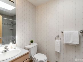 10135 NE 64th Street A, Kirkland WA 98033