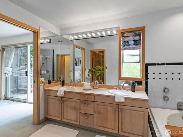 10135 NE 64th Street A, Kirkland WA 98033