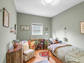 5833 Woodlawn Avenue N, Seattle WA 98103