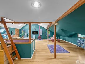 5833 Woodlawn Avenue N, Seattle WA 98103