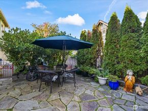 5833 Woodlawn Avenue N, Seattle WA 98103