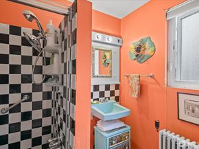 5833 Woodlawn Avenue N, Seattle WA 98103