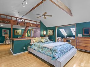 5833 Woodlawn Avenue N, Seattle WA 98103