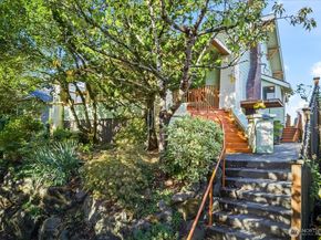 5833 Woodlawn Avenue N, Seattle WA 98103