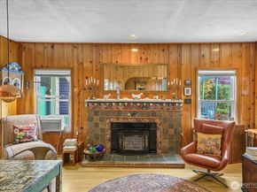 5833 Woodlawn Avenue N, Seattle WA 98103