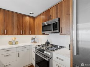 1600 43rd Avenue E 211, Seattle WA 98112
