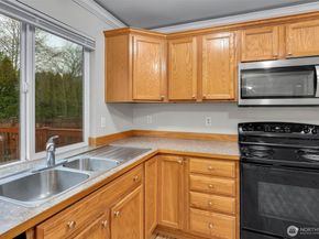 831 SW 364th Place, Federal Way WA 98023