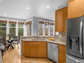 6441 SE Cougar Mountain Way, Bellevue WA 98006