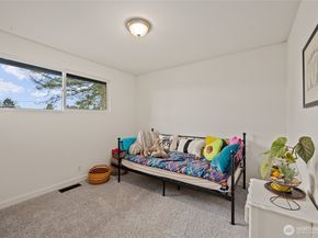 215 Hubbard Road, Lynnwood WA 98036