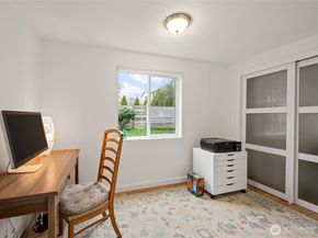 215 Hubbard Road, Lynnwood WA 98036