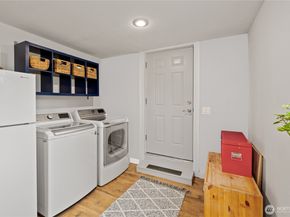 215 Hubbard Road, Lynnwood WA 98036