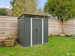 215 Hubbard Road, Lynnwood WA 98036