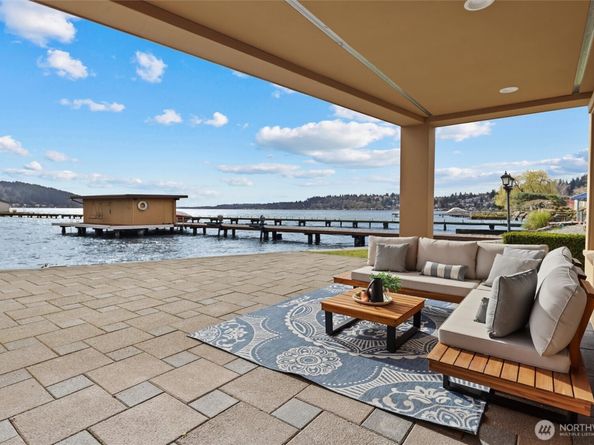 4701 NE Shore Place, Lake Forest Park WA 98155