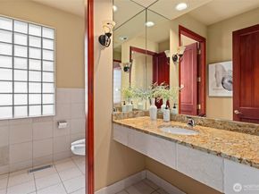 4701 NE Shore Place, Lake Forest Park WA 98155