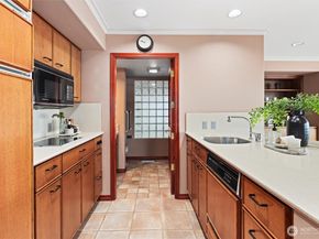 4701 NE Shore Place, Lake Forest Park WA 98155
