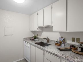 14010 Juanita Drive NE SB4, Kirkland WA 98034