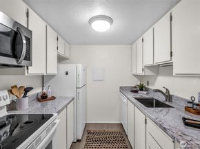 14010 Juanita Drive NE SB4, Kirkland WA 98034