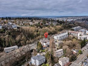 559 McGraw Street 201, Seattle WA 98109