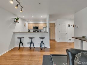 559 McGraw Street 201, Seattle WA 98109