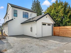 742 N 104th Street, Seattle WA 98133