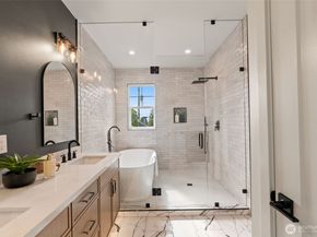 742 N 104th Street, Seattle WA 98133