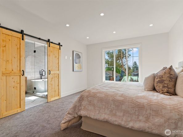 742 N 104th Street, Seattle WA 98133