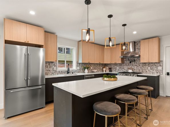 742 N 104th Street, Seattle WA 98133