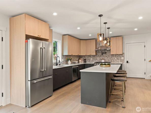 742 N 104th Street, Seattle WA 98133