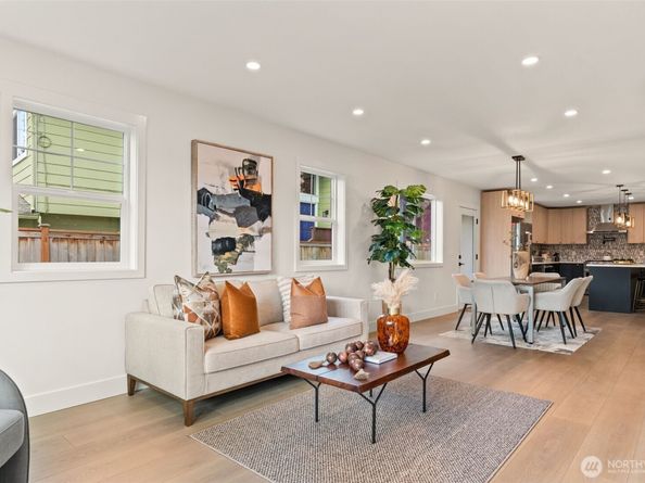 742 N 104th Street, Seattle WA 98133